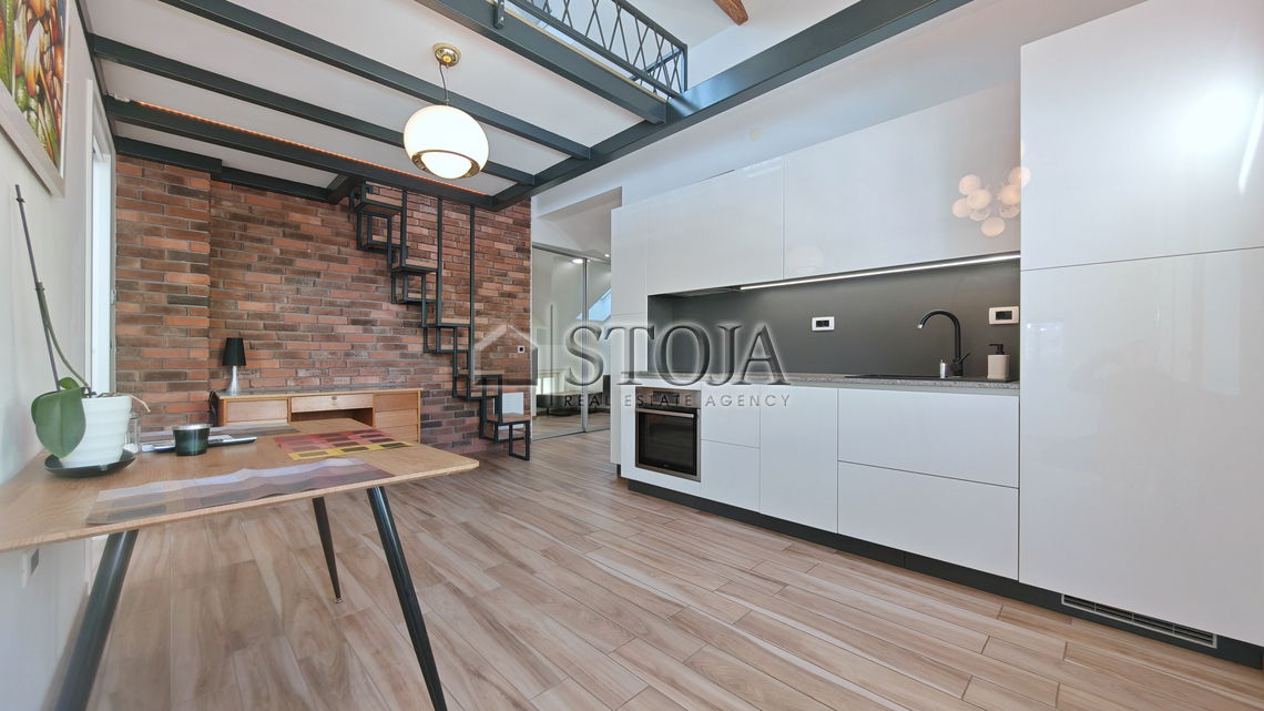 Lokacija: Ljubljana mesto, Center, Tabor