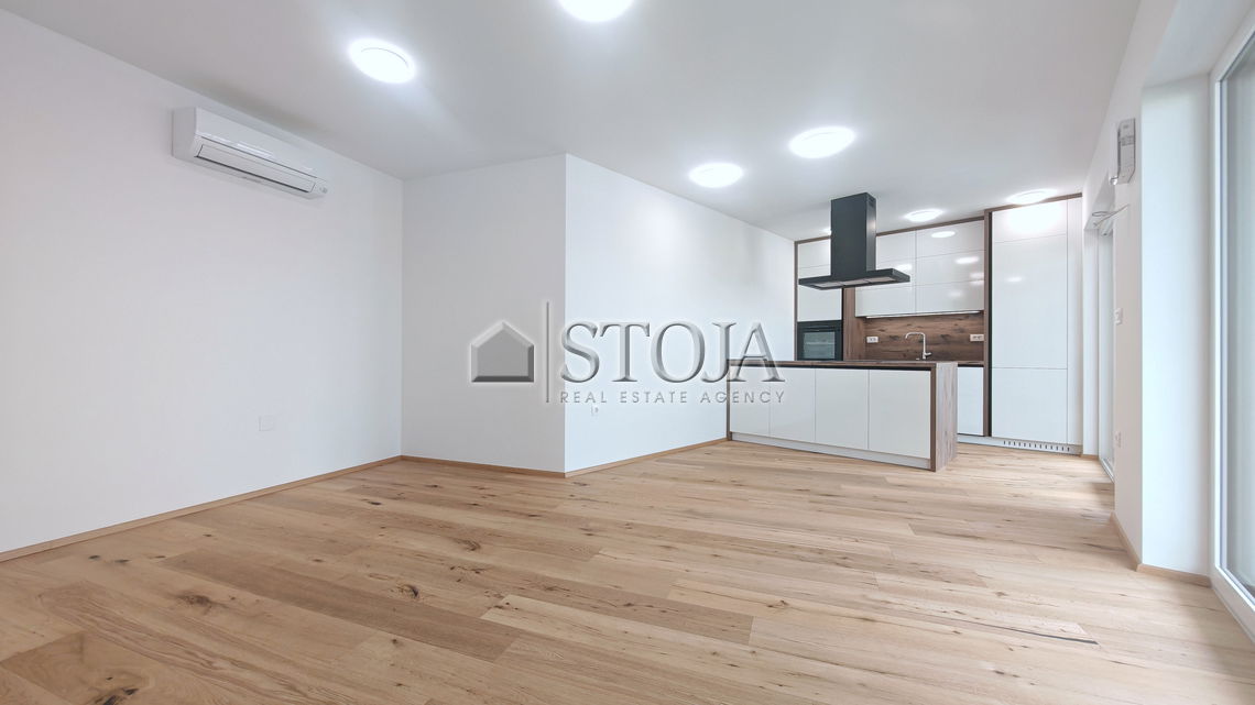 Lokacija: Ljubljana okolica, Grosuplje, Grosuplje