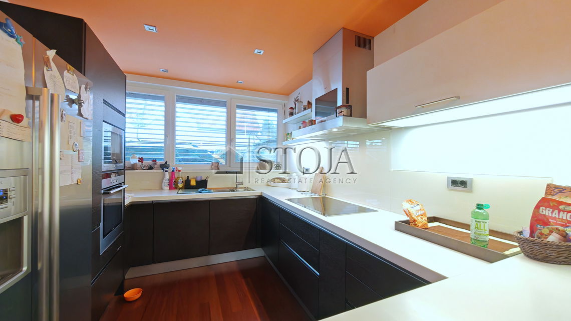 Lokacija: Ljubljana mesto, Moste-Polje, Bizovik