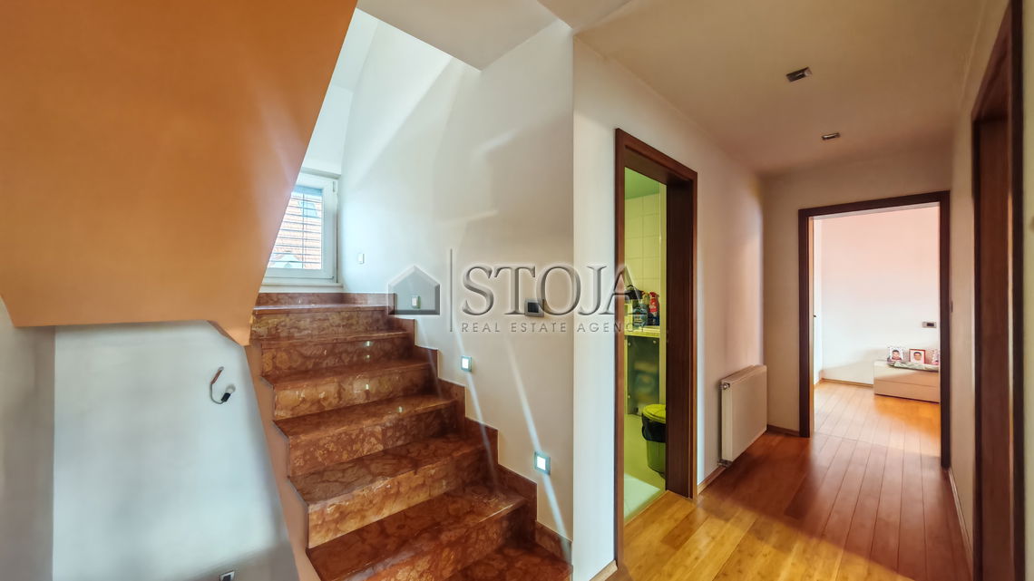 Lokacija: Ljubljana mesto, Moste-Polje, Bizovik