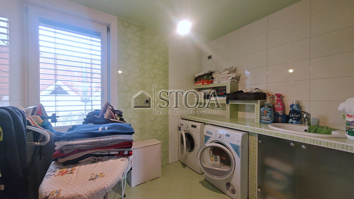 Lokacija: Ljubljana mesto, Moste-Polje, Bizovik