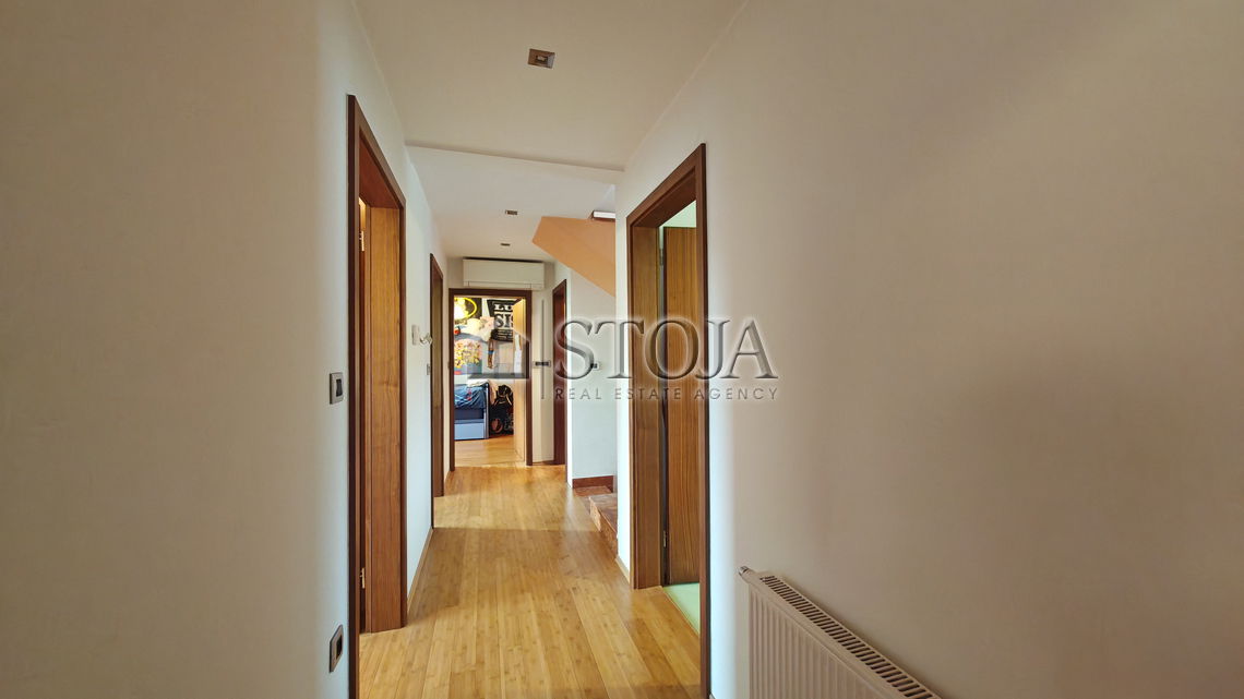 Lokacija: Ljubljana mesto, Moste-Polje, Bizovik