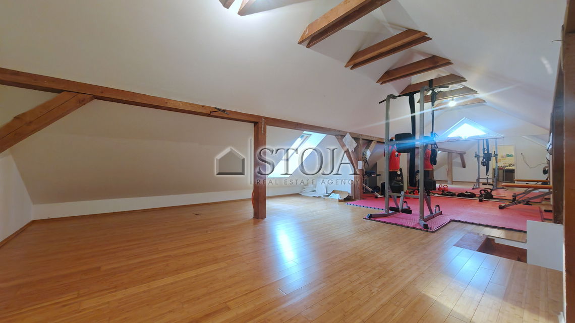 Lokacija: Ljubljana mesto, Moste-Polje, Bizovik