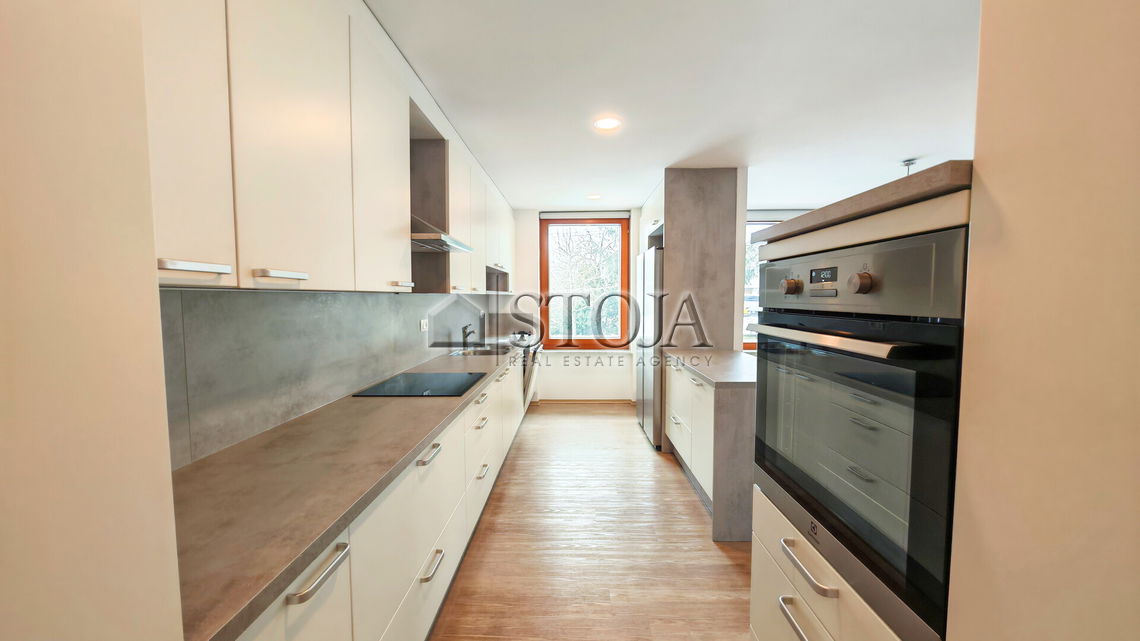 Location: Ljubljana City, Šiška, Šmartno pod Šmarno goro