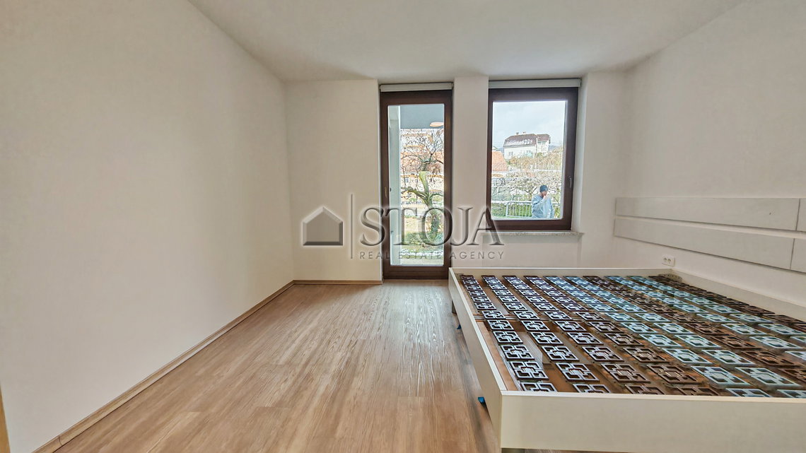 Lokacija: Ljubljana mesto, Šiška, Šmartno pod Šmarno goro