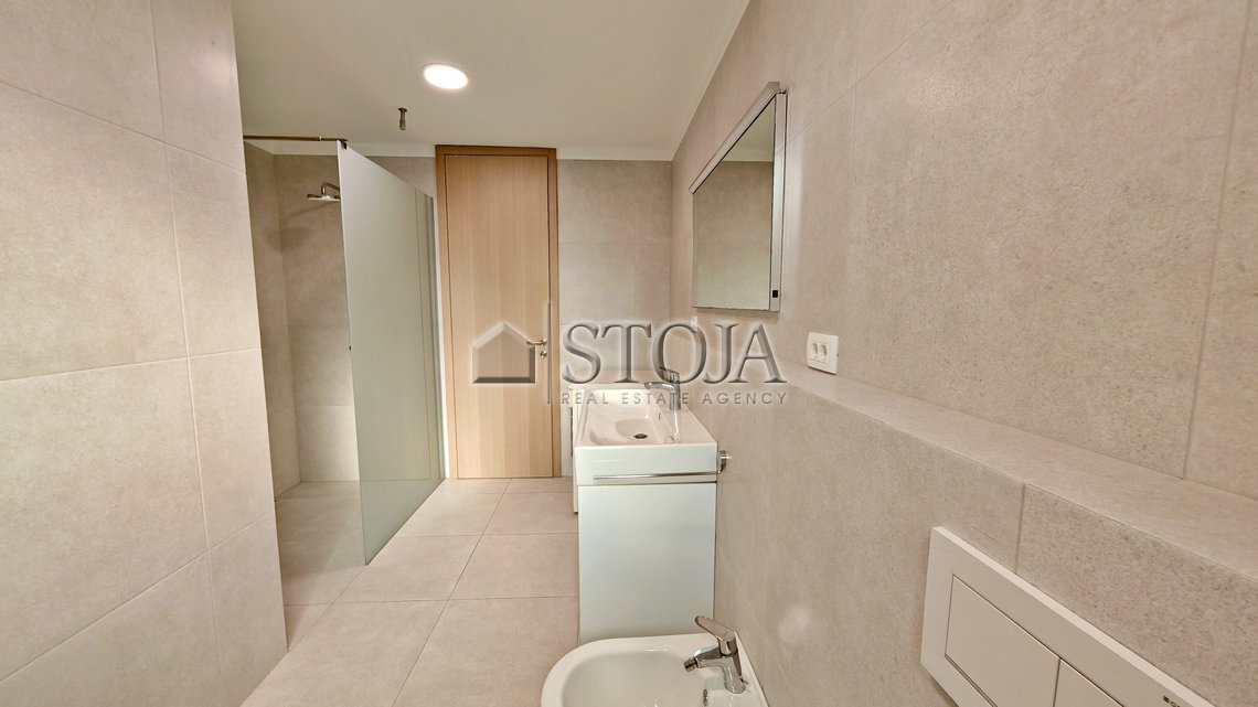 Lokacija: Ljubljana mesto, Šiška, Šmartno pod Šmarno goro