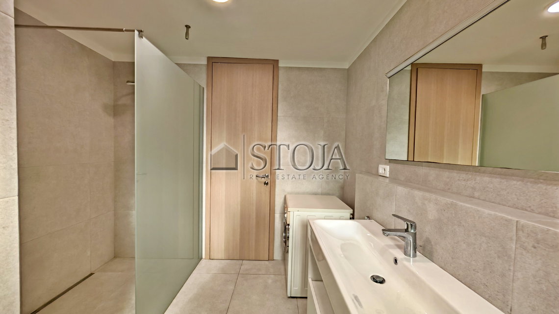 Lokacija: Ljubljana mesto, Šiška, Šmartno pod Šmarno goro