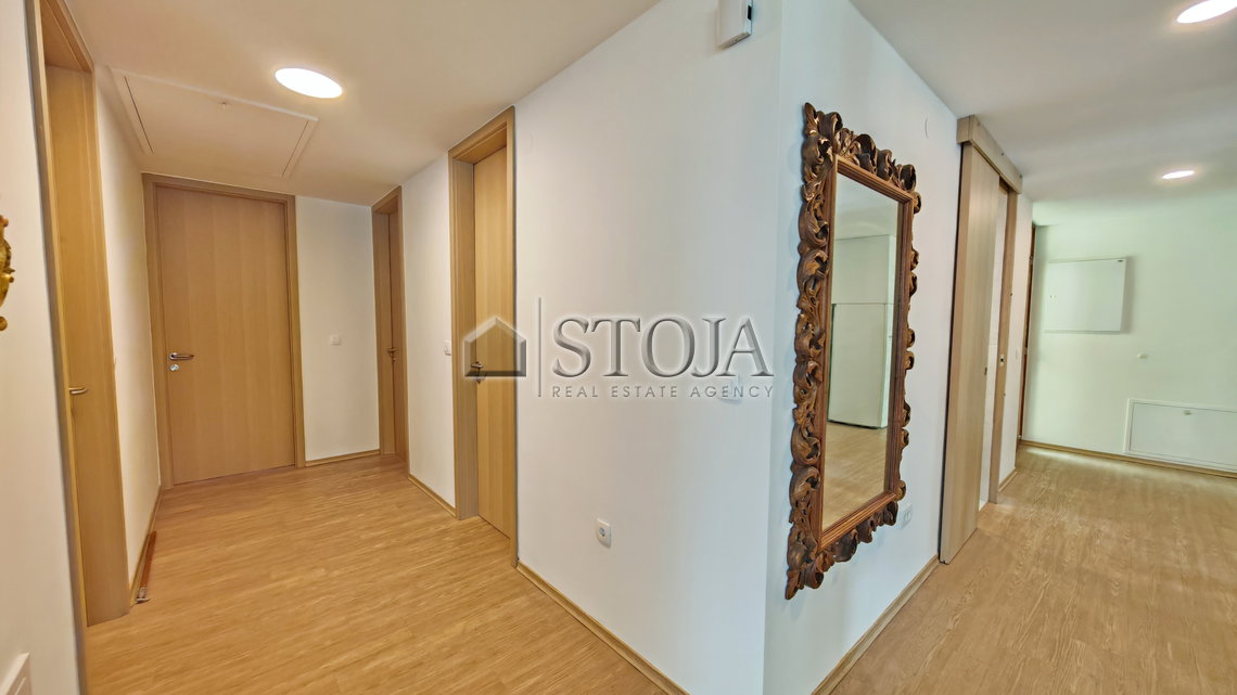 Lokacija: Ljubljana mesto, Šiška, Šmartno pod Šmarno goro