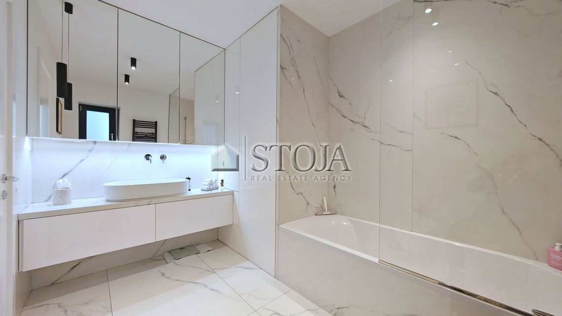 Location: Ljubljana City, Šiška, Podutik