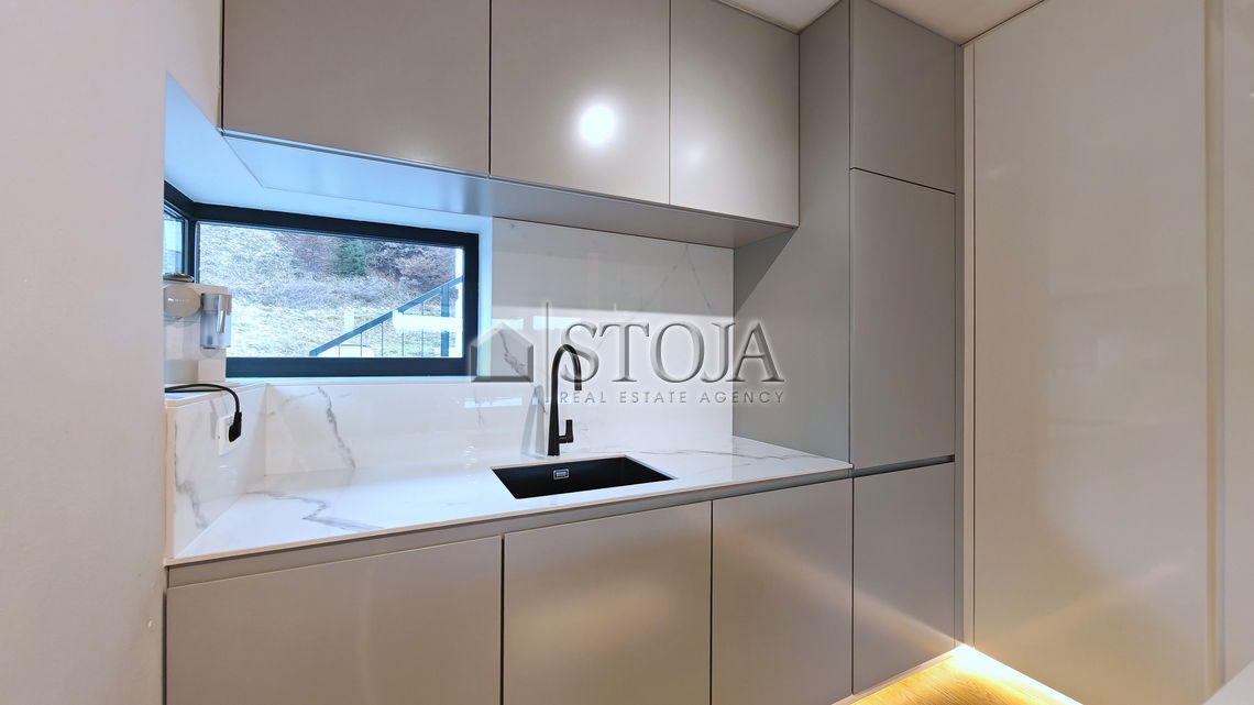 Location: Ljubljana City, Šiška, Podutik