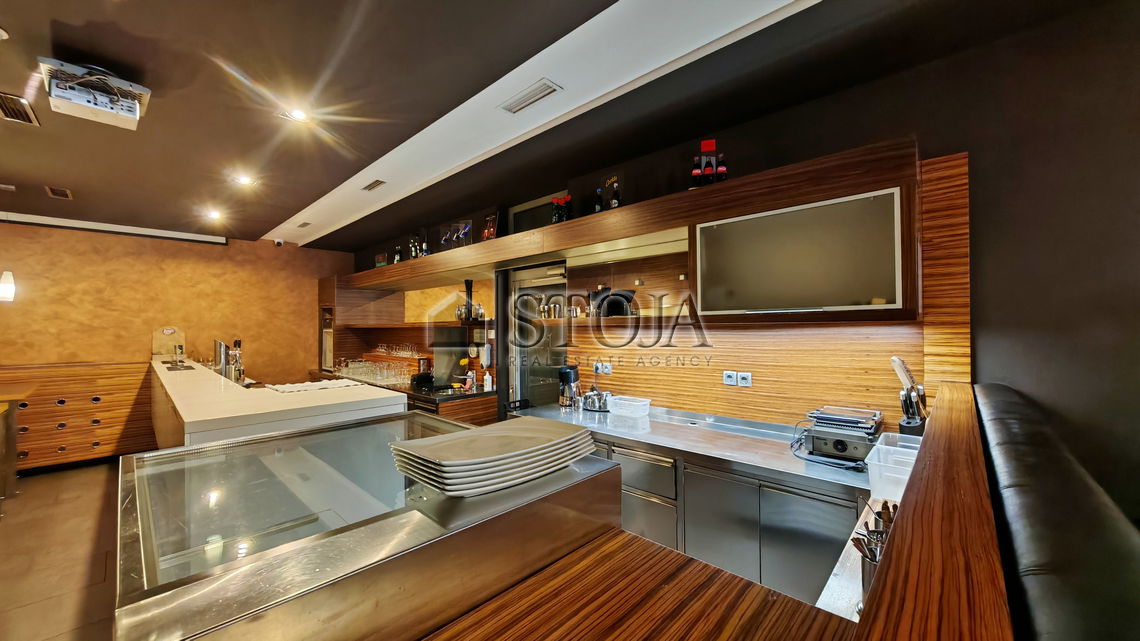 Location: Gorenjska, Kranj, Center