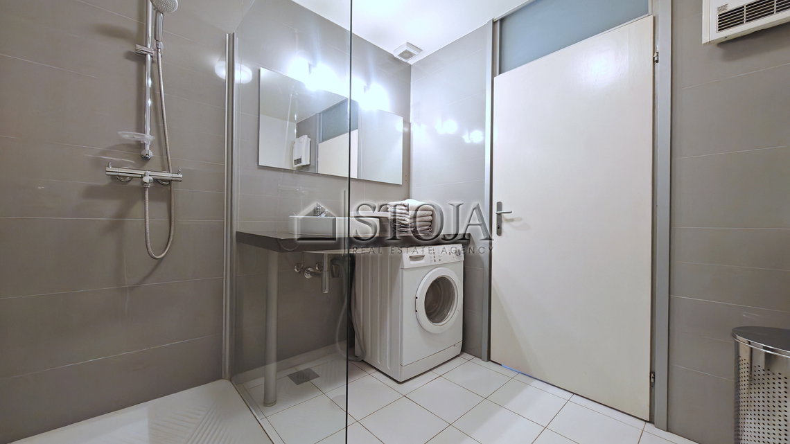 Lokacija: Ljubljana mesto, Center, Center