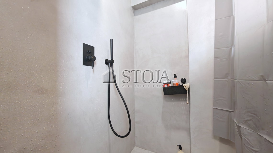 Location: Ljubljana mesto, Vič-Rudnik, Kolezija