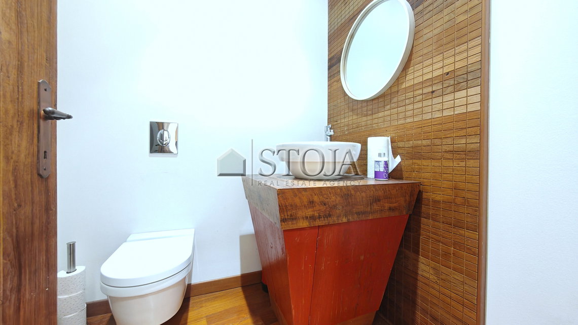 Location: Ljubljana mesto, Center, Center