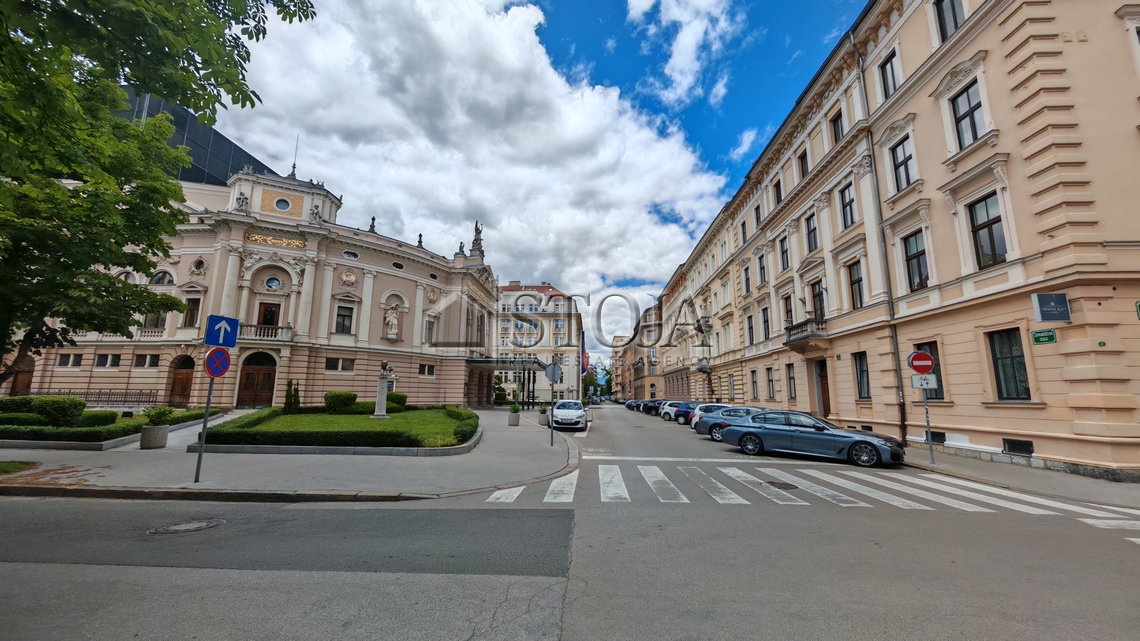 Lokacija: Ljubljana mesto, Center, Center