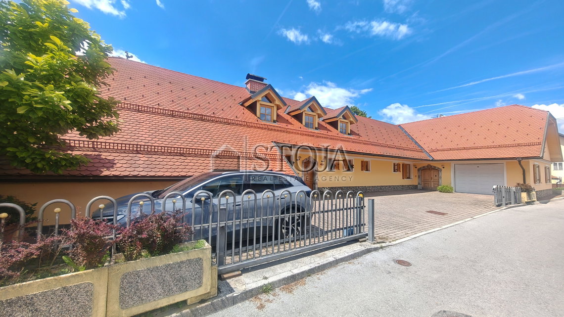 Lokacija: Ljubljana okolica, Mengeš, Mengeš