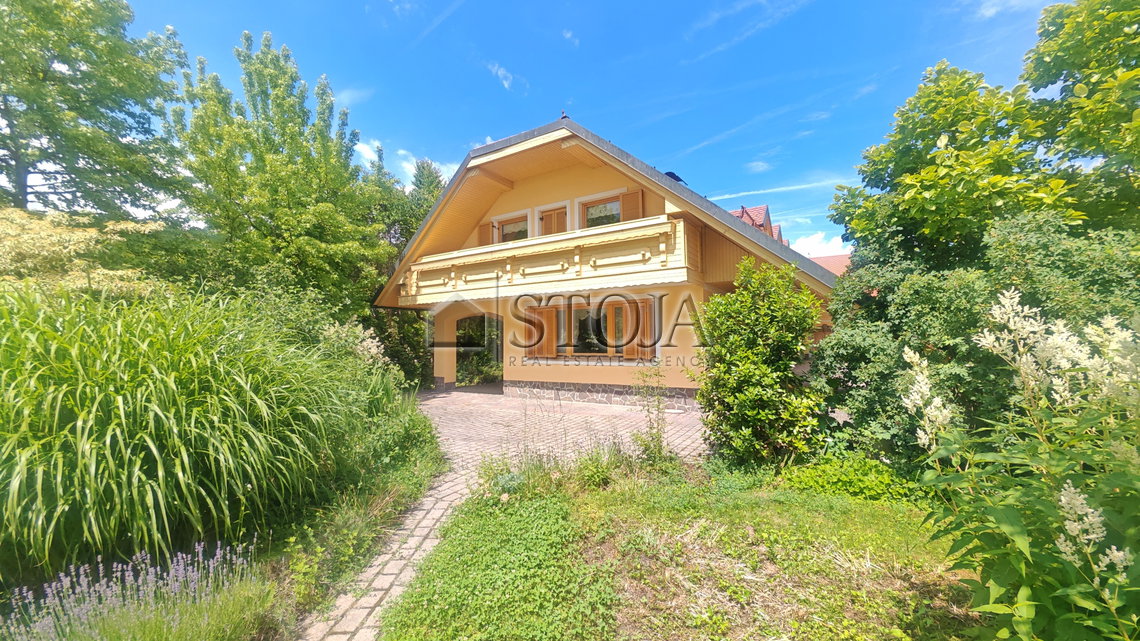 Lokacija: Ljubljana okolica, Mengeš, Mengeš