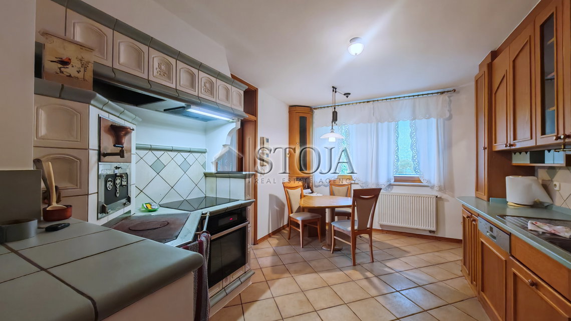 Lokacija: Ljubljana okolica, Mengeš, Mengeš