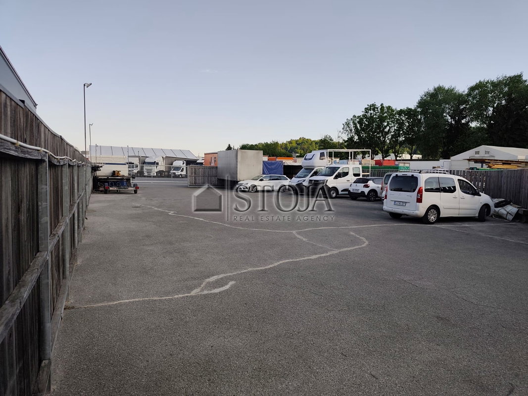 Lokacija: Ljubljana okolica, Mengeš, Mengeš