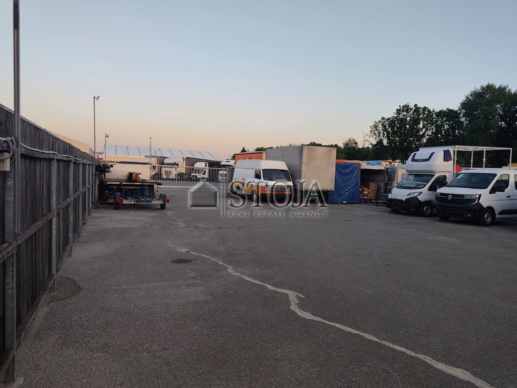 Lokacija: Ljubljana okolica, Mengeš, Mengeš