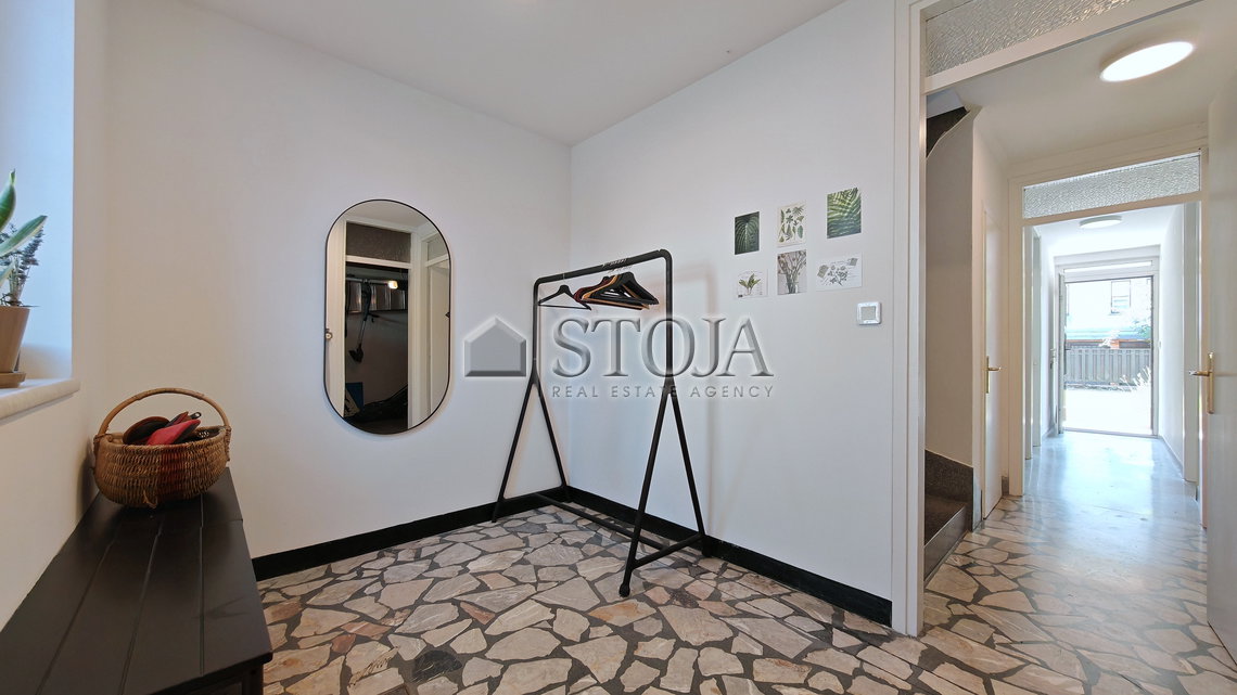 Lokacija: Ljubljana mesto, Vič-Rudnik, Kolezija