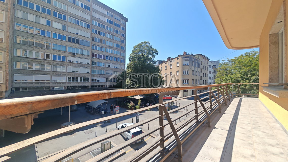 Lokacija: Ljubljana mesto, Center, Center