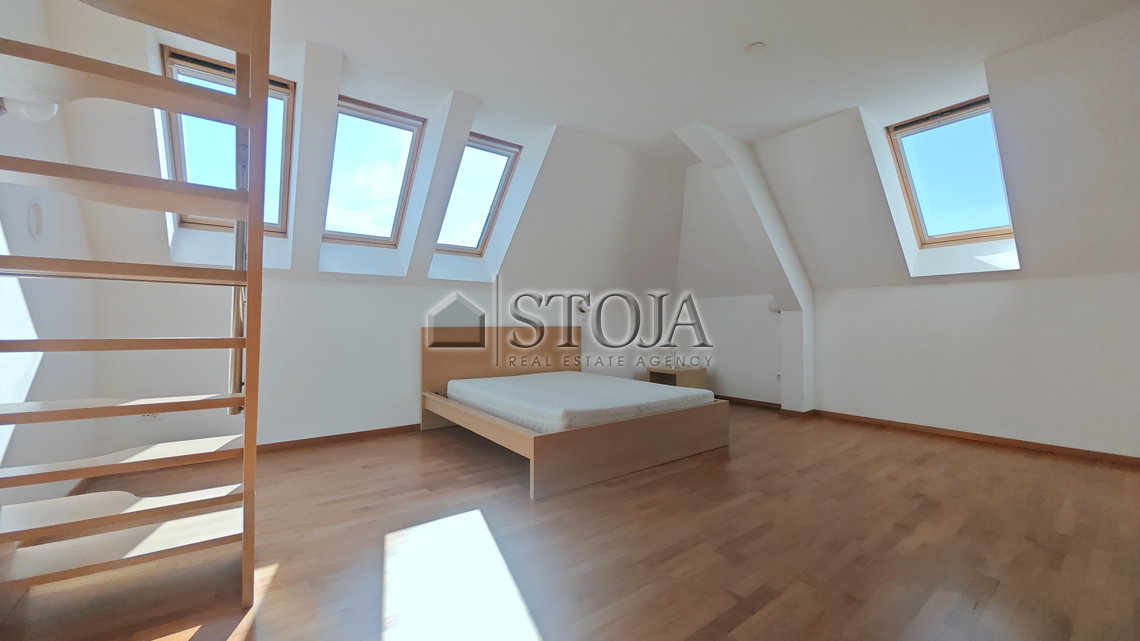 Location: Ljubljana mesto, Center, Center