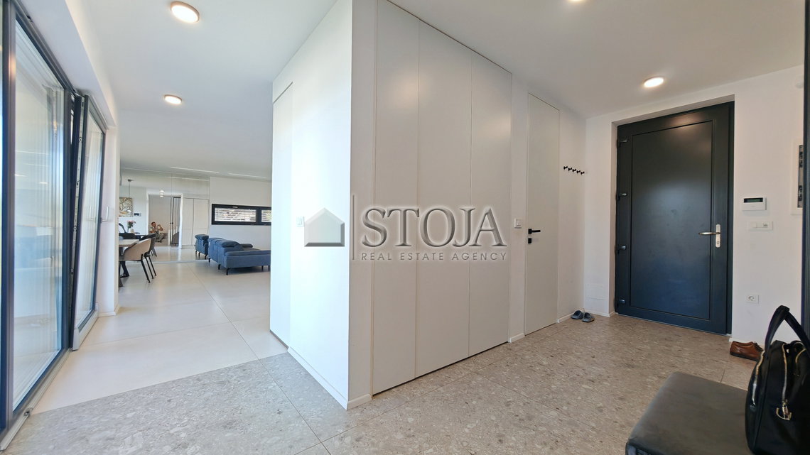 Lokacija: Ljubljana mesto, Bežigrad, Stožice