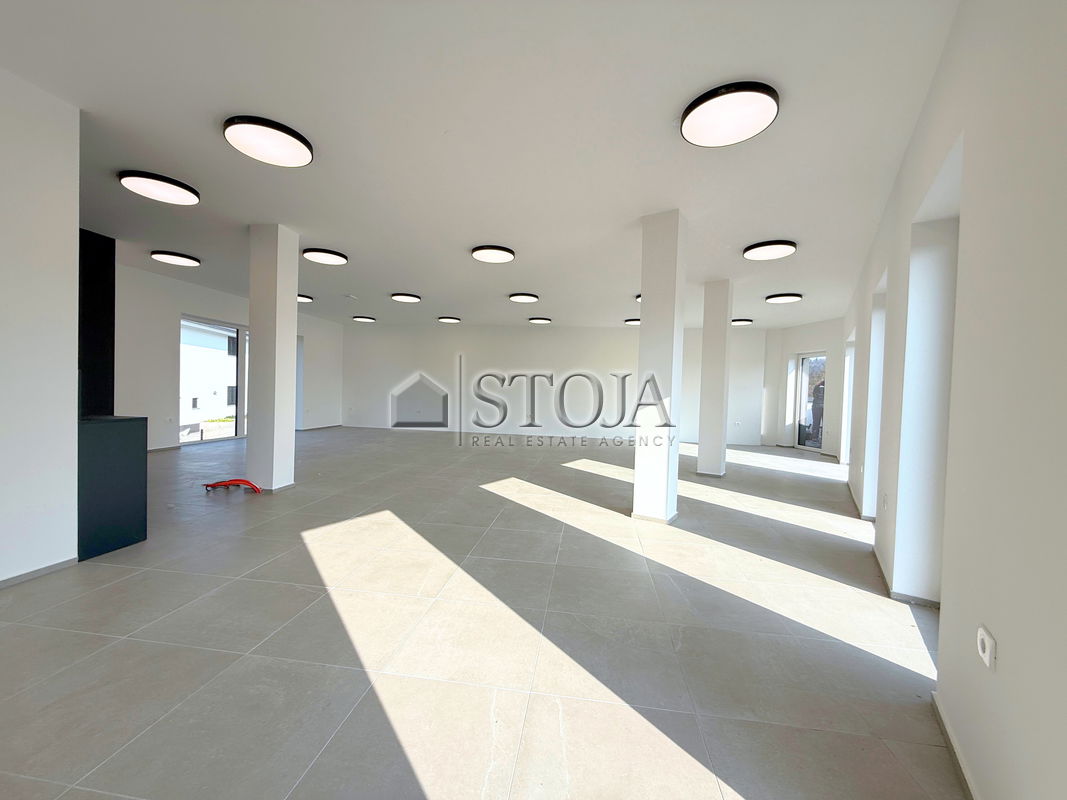 Lokacija: Ljubljana okolica, Grosuplje, Grosuplje