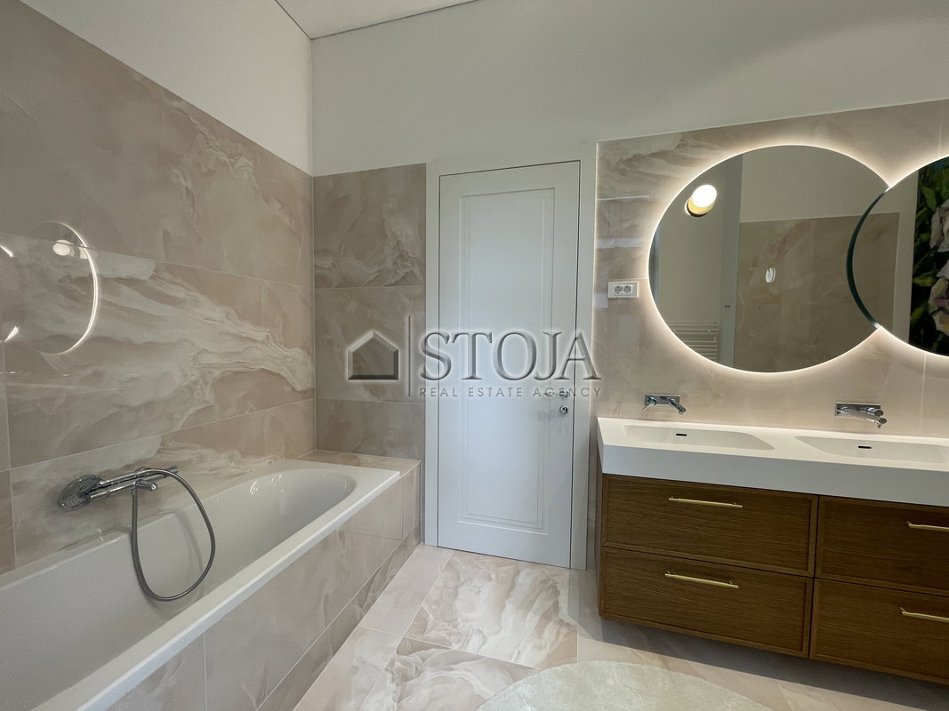 Location: Ljubljana mesto, Center, Center