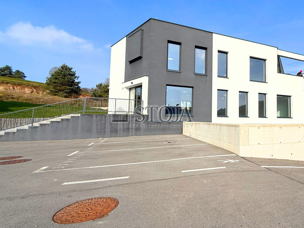 Lokacija: Ljubljana okolica, Grosuplje, Grosuplje