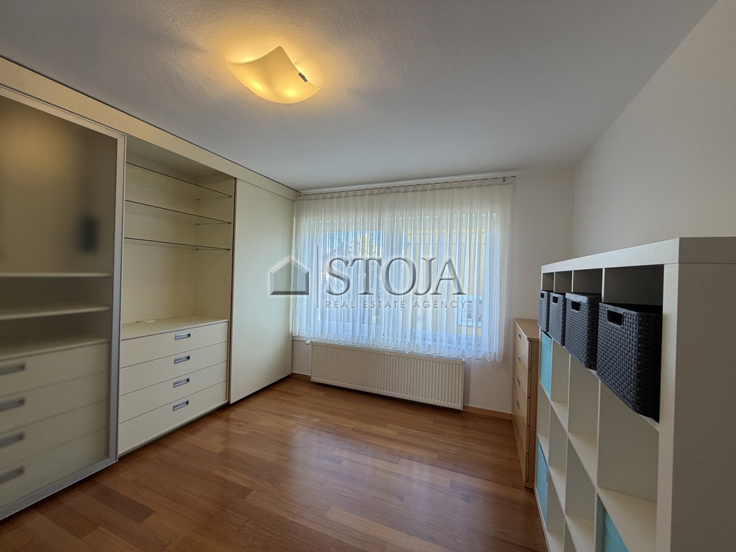 Lokacija: Ljubljana mesto, Vič-Rudnik, Kolezija
