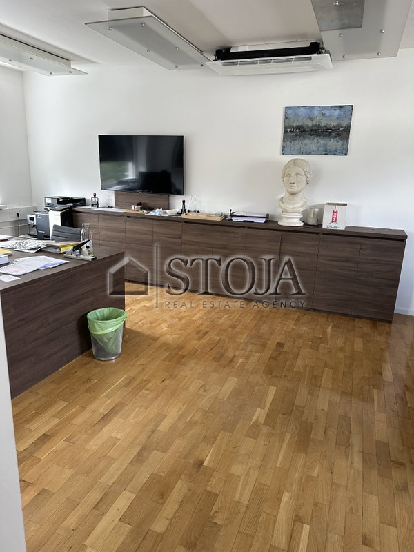 Location: Ljubljana mesto, Bežigrad, Zupančičeva jama