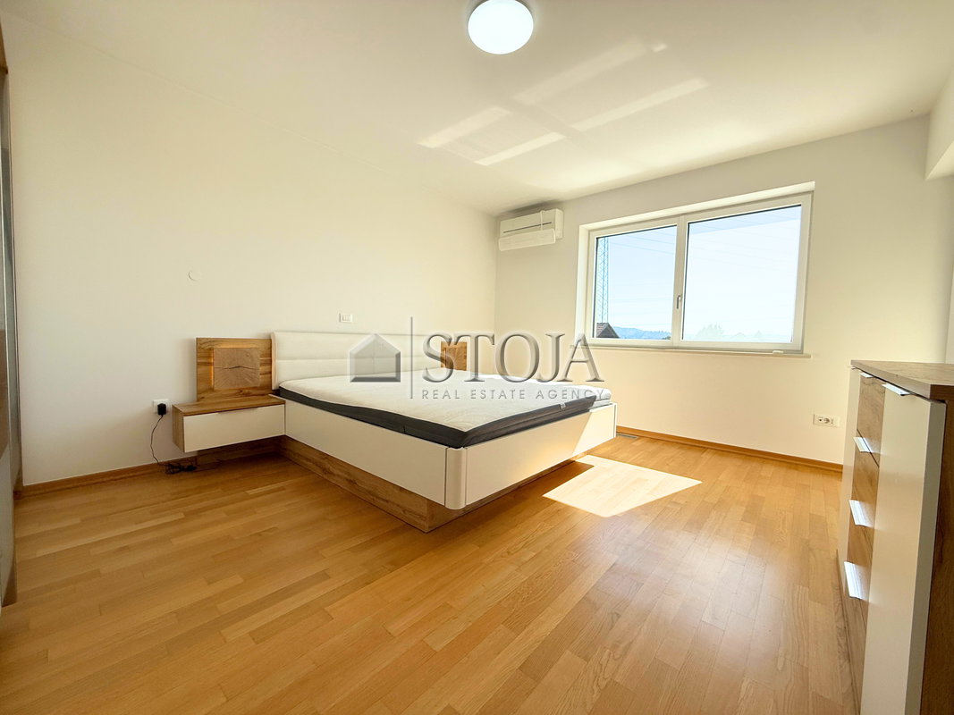 Location: Ljubljana mesto, Šiška, Šentvid