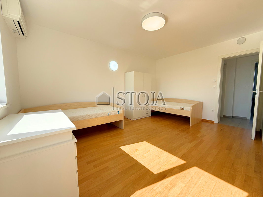 Location: Ljubljana mesto, Šiška, Šentvid