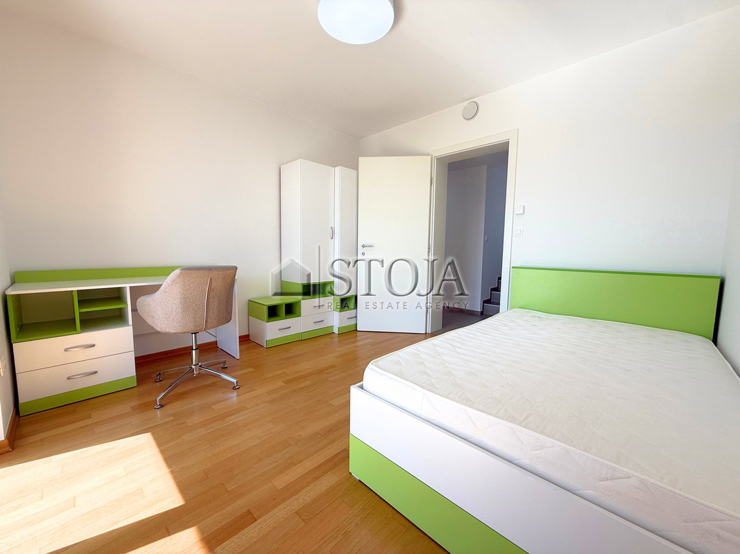 Location: Ljubljana mesto, Šiška, Šentvid
