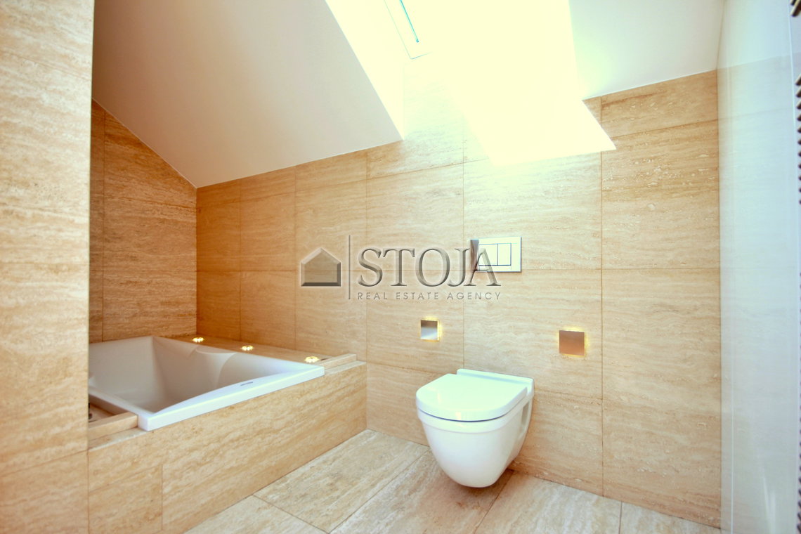 Lokacija: Ljubljana mesto, Center, Center