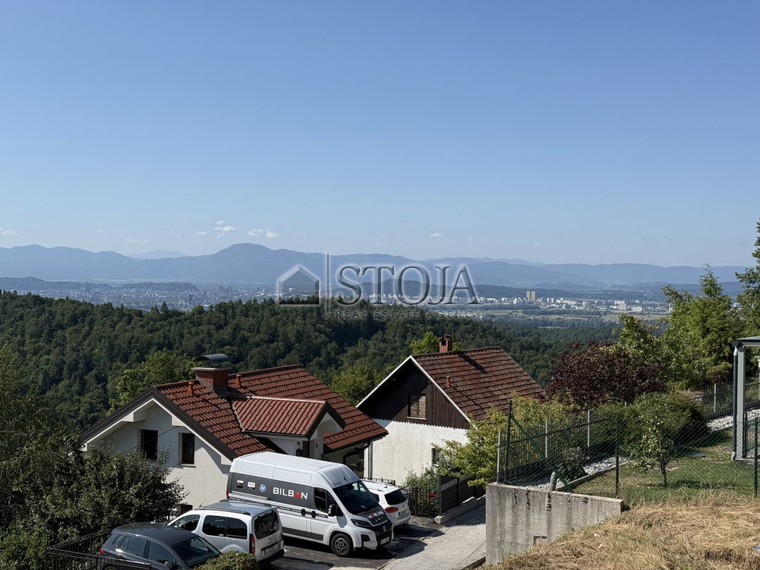 Lokacija: Ljubljana okolica, Mengeš, Dobeno