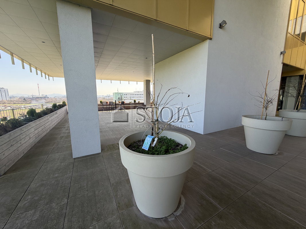 Location: Ljubljana mesto, Šiška, Stegne