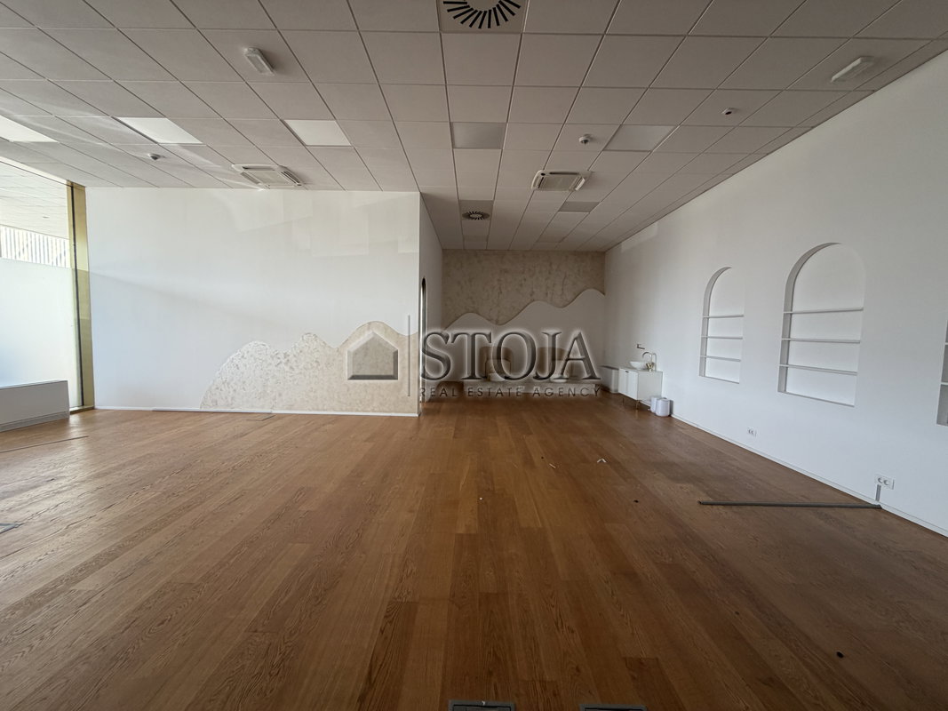 Lokacija: Ljubljana mesto, Šiška, Stegne