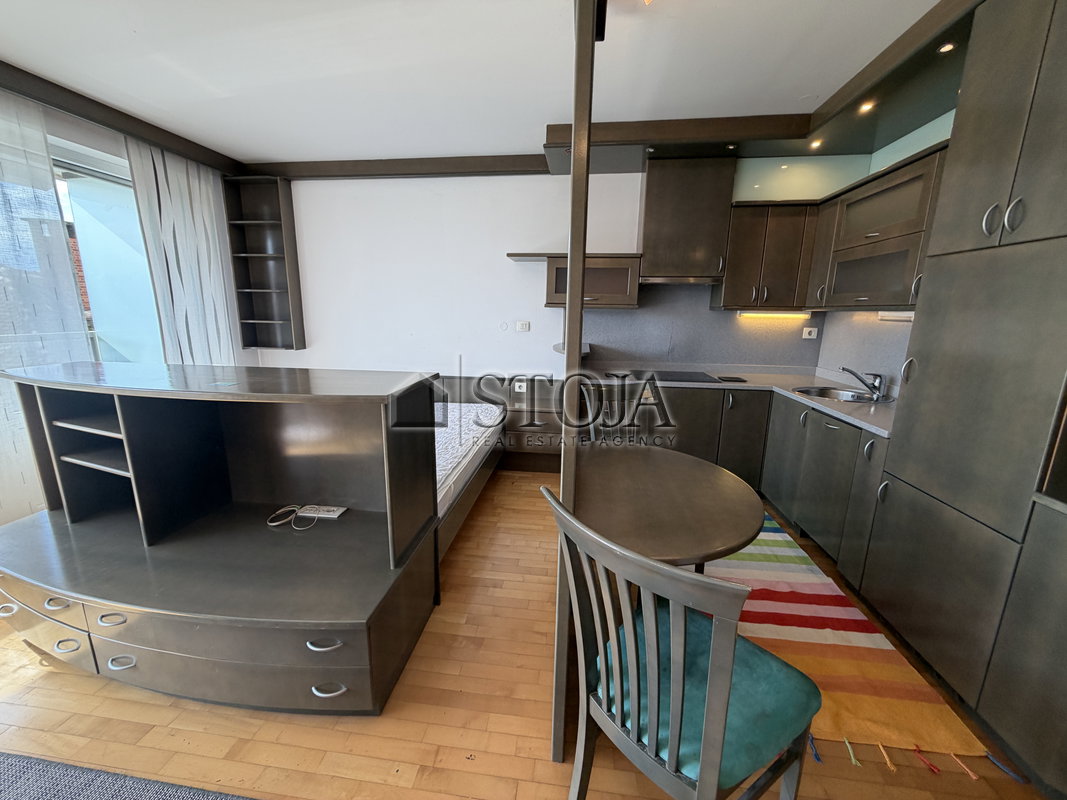 Location: Ljubljana mesto, Center, Center