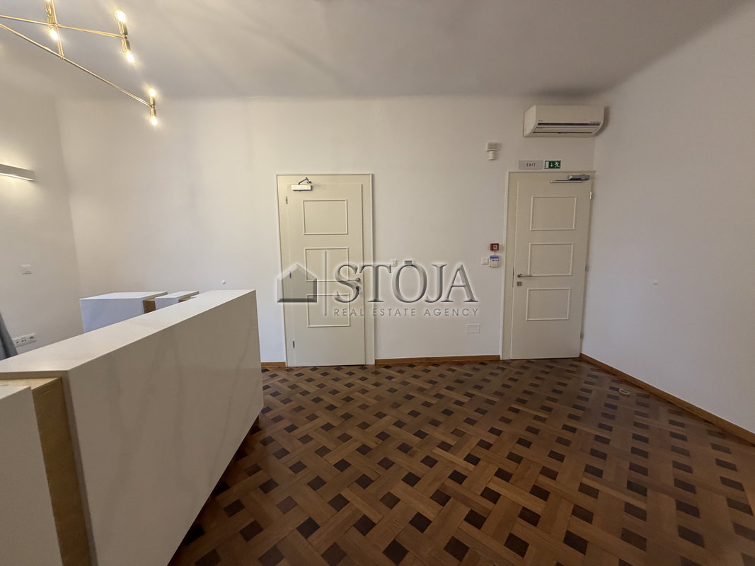 Lokacija: Ljubljana mesto, Center, Center