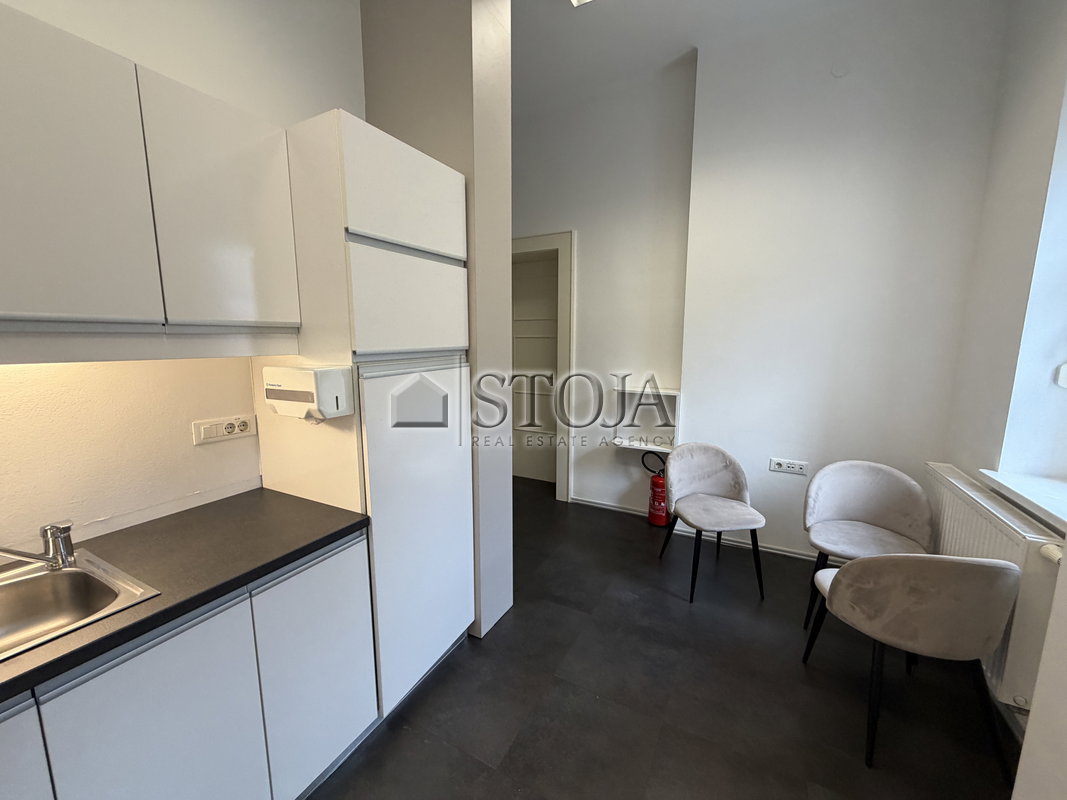 Lokacija: Ljubljana mesto, Center, Center