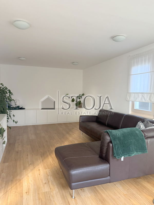 Lokacija: Ljubljana mesto, Bežigrad, Zupančičeva jama