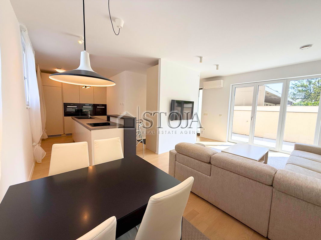 Lokacija: Ljubljana mesto, Center, Poljane