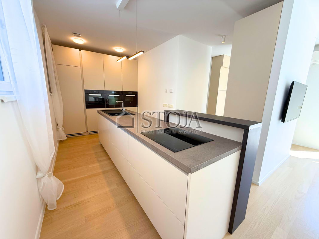 Lokacija: Ljubljana mesto, Center, Poljane