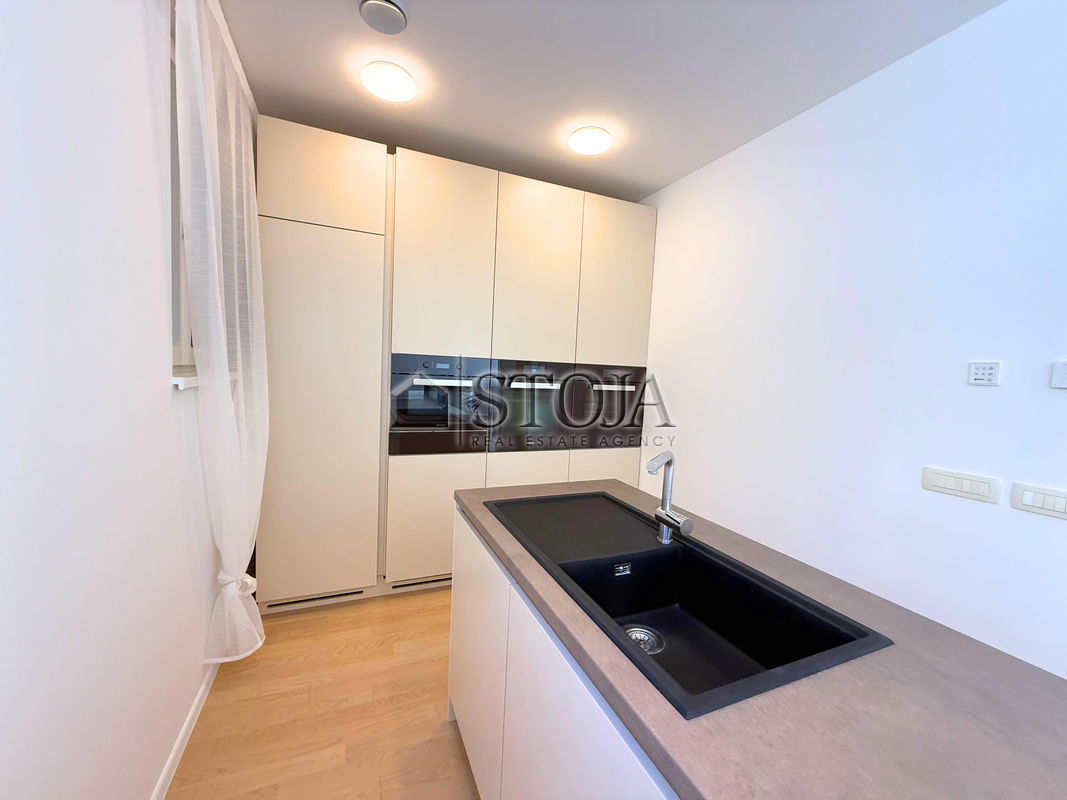 Lokacija: Ljubljana mesto, Center, Poljane