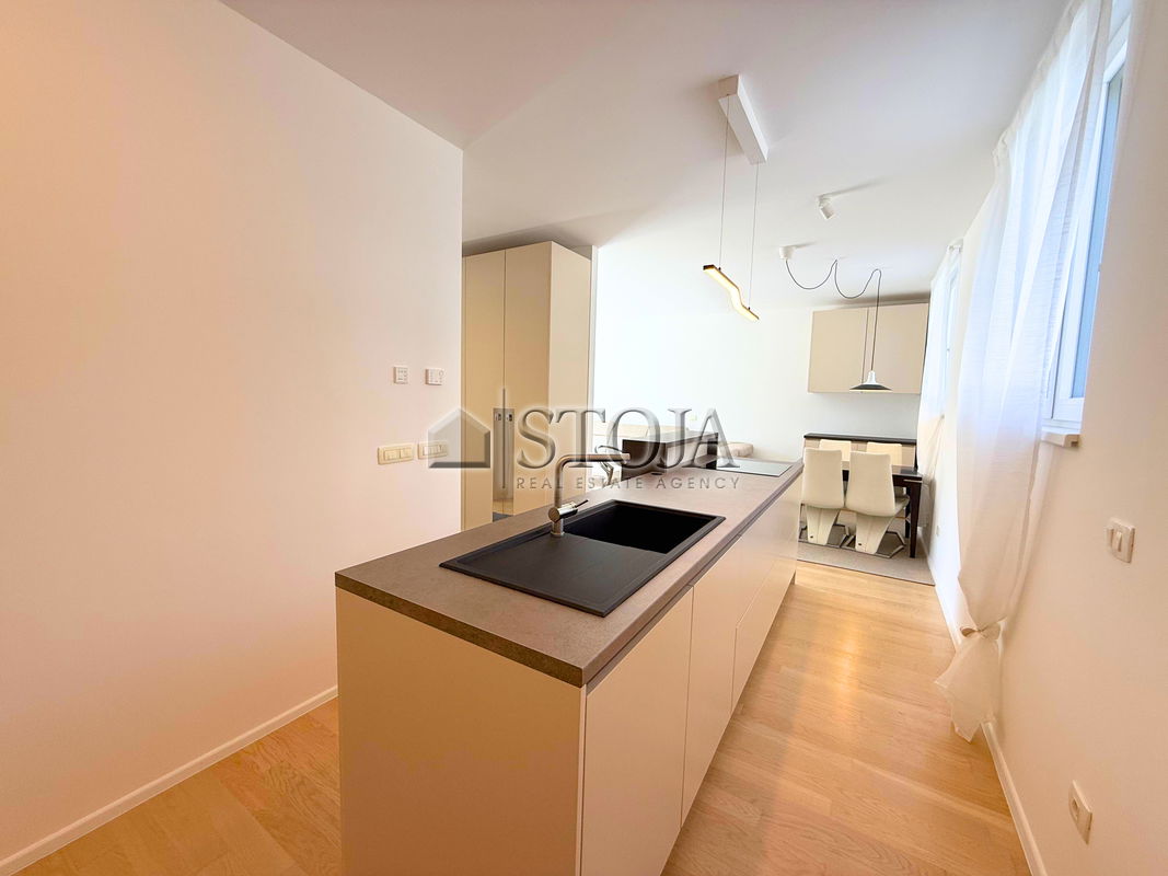 Lokacija: Ljubljana mesto, Center, Poljane