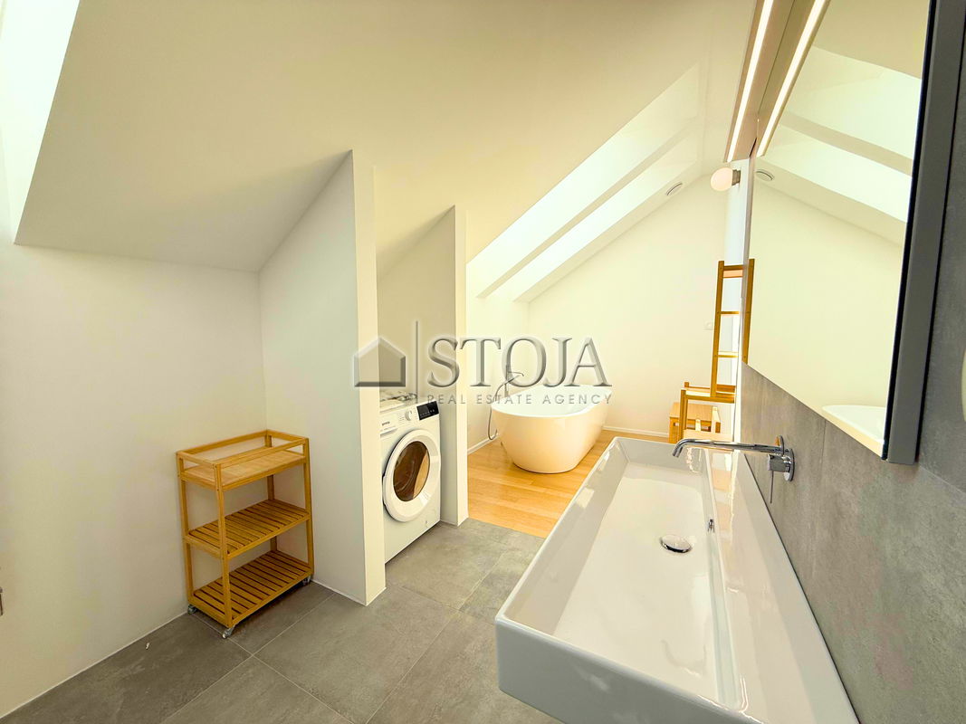 Lokacija: Ljubljana mesto, Center, Poljane