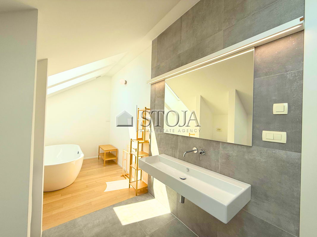 Lokacija: Ljubljana mesto, Center, Poljane